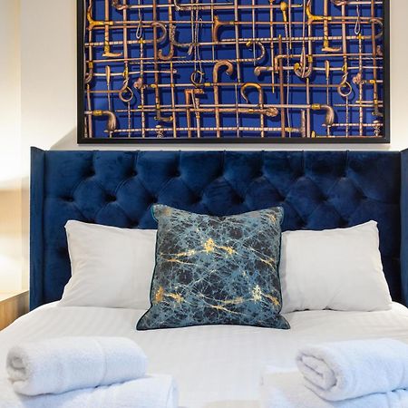 Elegant Kensington Apartment With Patio London Eksteriør billede