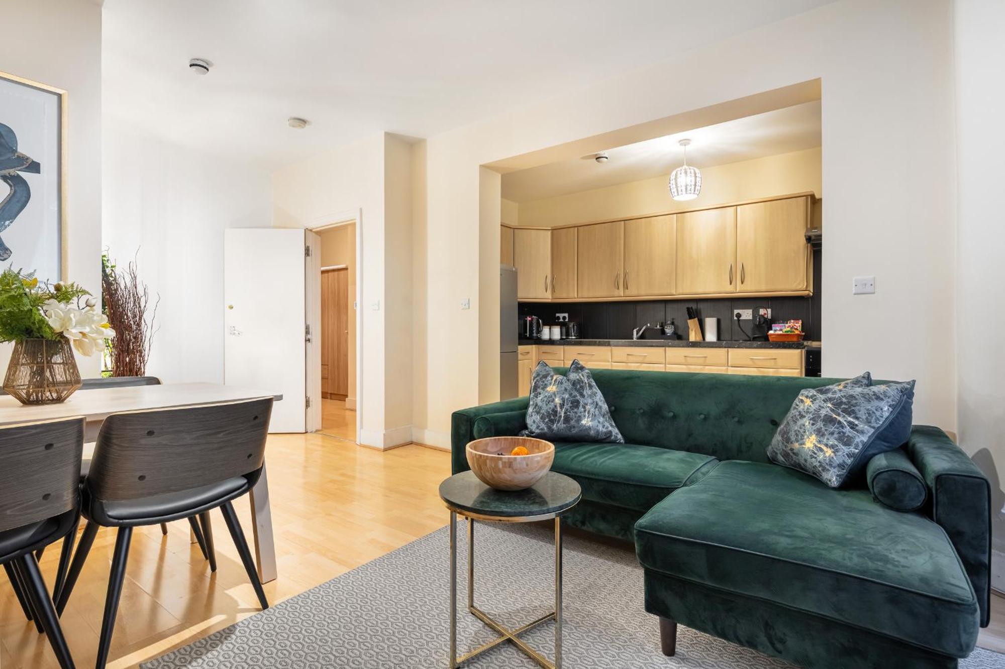 Elegant Kensington Apartment With Patio London Eksteriør billede