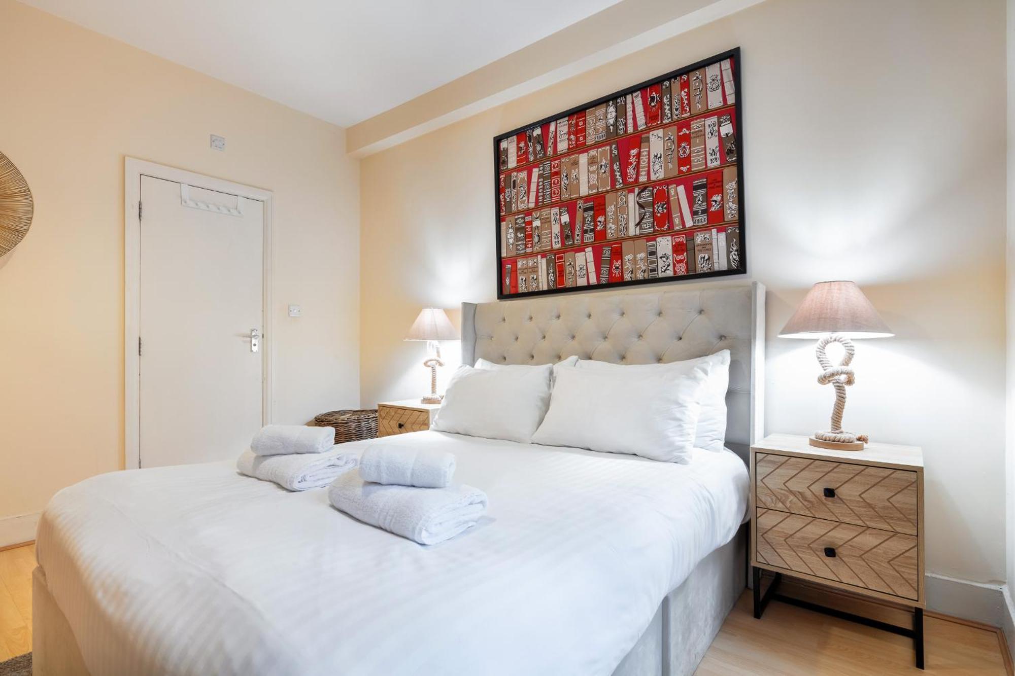 Elegant Kensington Apartment With Patio London Eksteriør billede