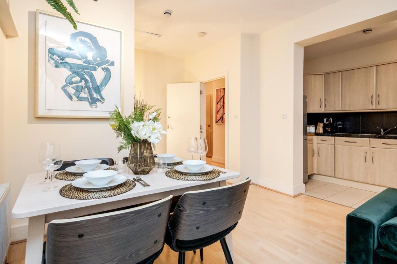 Elegant Kensington Apartment With Patio London Eksteriør billede