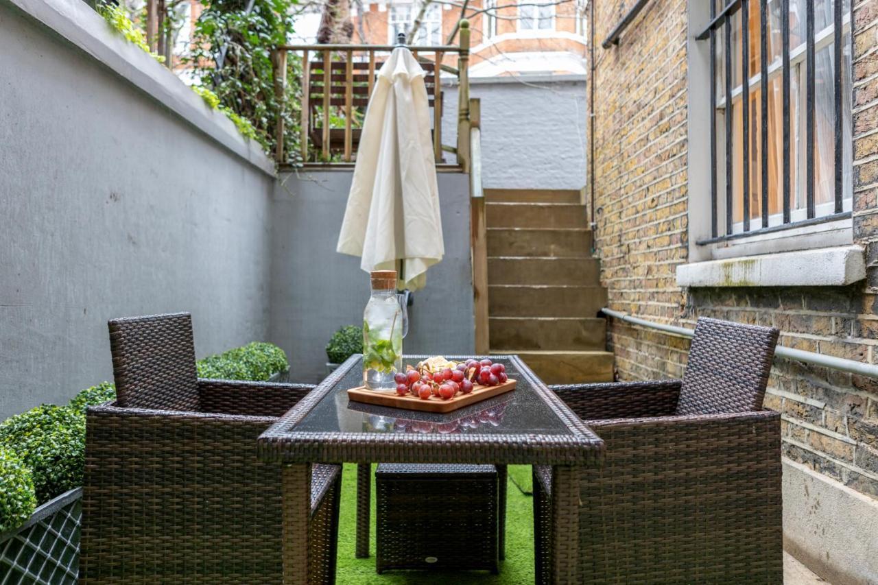 Elegant Kensington Apartment With Patio London Eksteriør billede
