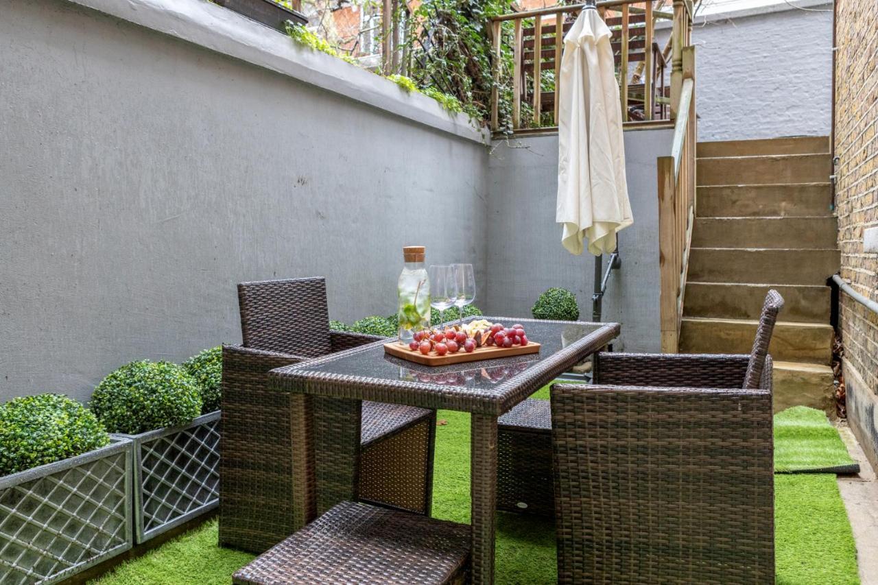 Elegant Kensington Apartment With Patio London Eksteriør billede