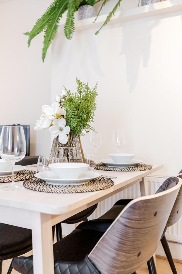 Elegant Kensington Apartment With Patio London Eksteriør billede