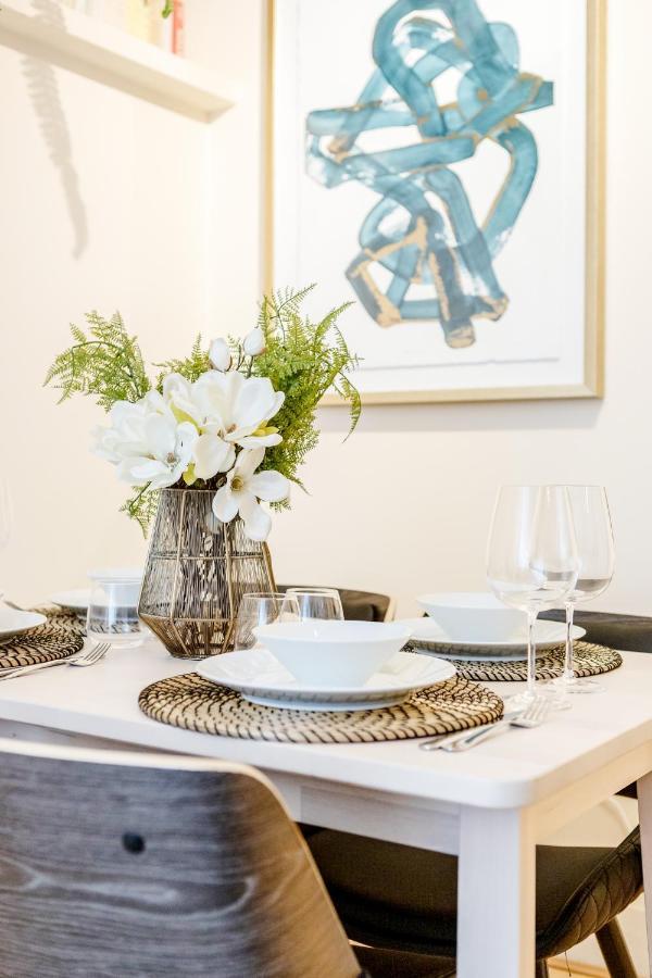 Elegant Kensington Apartment With Patio London Eksteriør billede